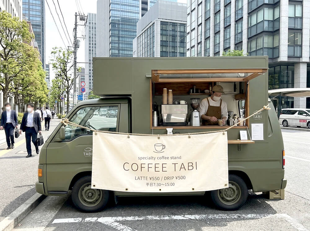 コーヒーのキッチンカーへの店頭幕設置事例｜看板通販サインシティ